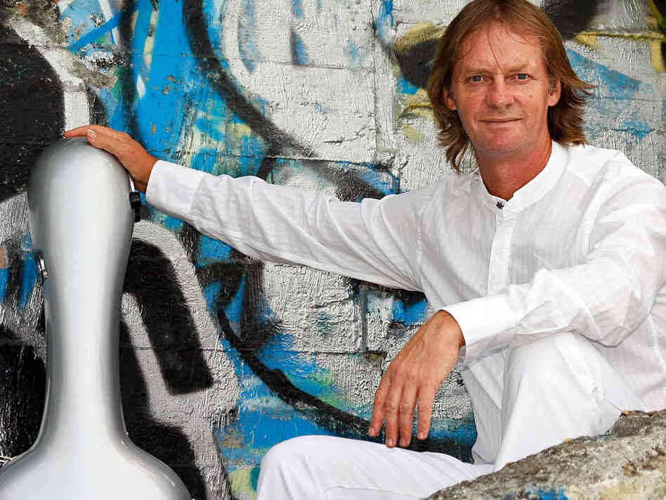 Guitarist David Russell