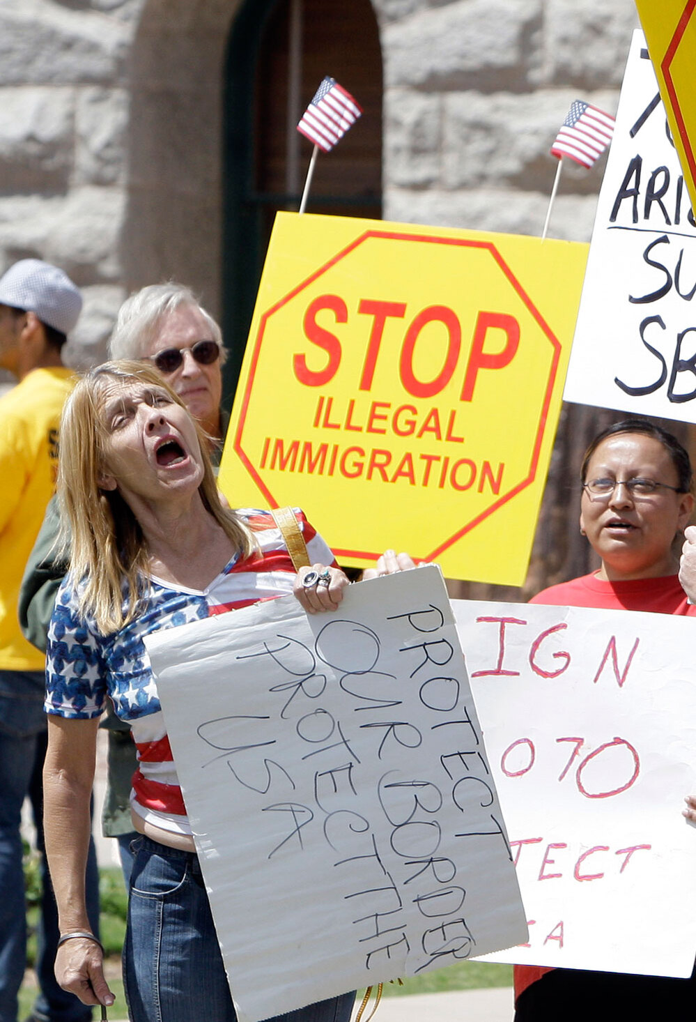 Supporters of Arizona's immigration bill rally