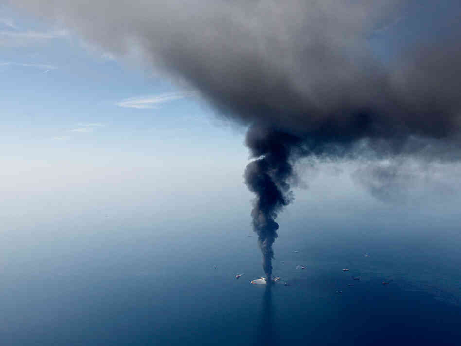 The Deepwater Horizon oil rig burns