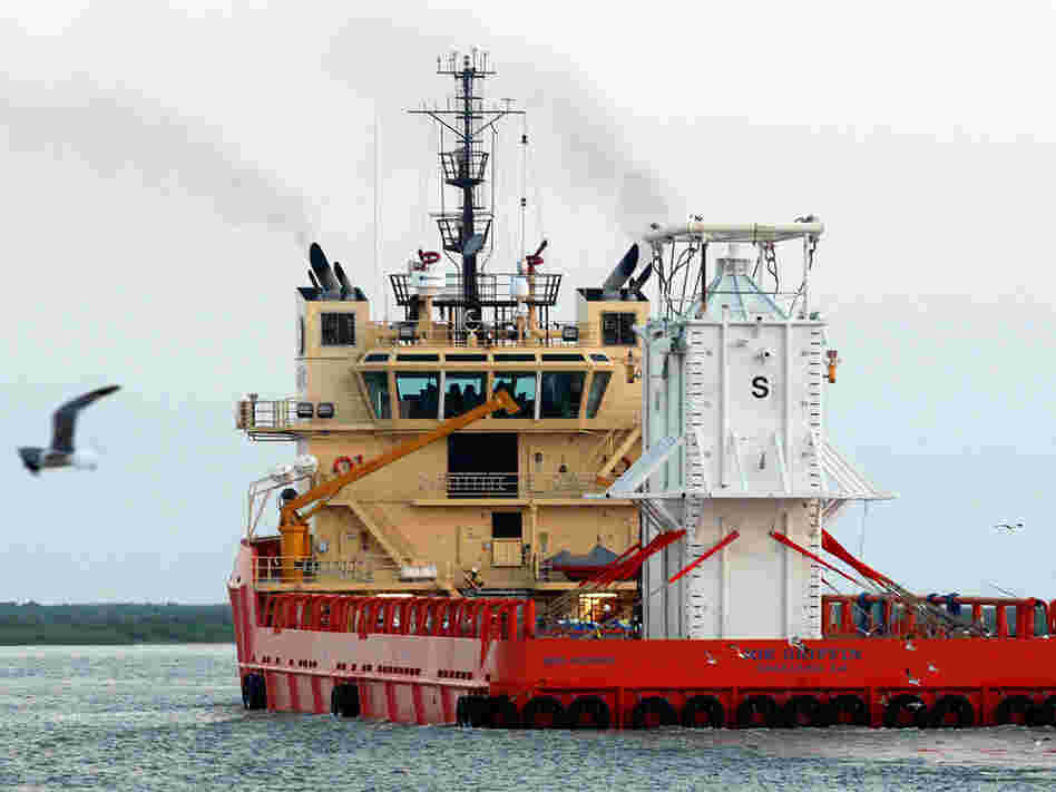 The barge Joe Griffin carries the 100-ton containment chamber into the Gulf of Mexico.