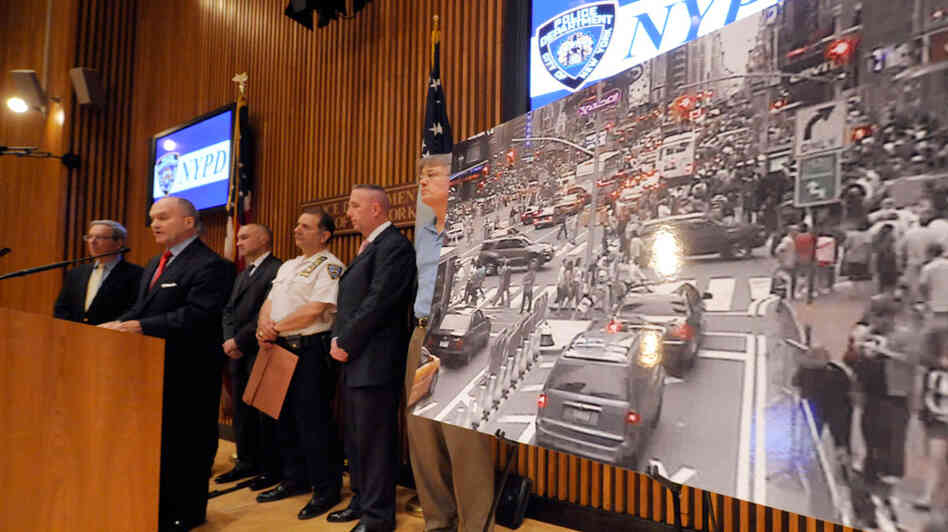 New York City Police Commissioner Ray Kelly discusses Saturday evening's Times Square bomb attempt