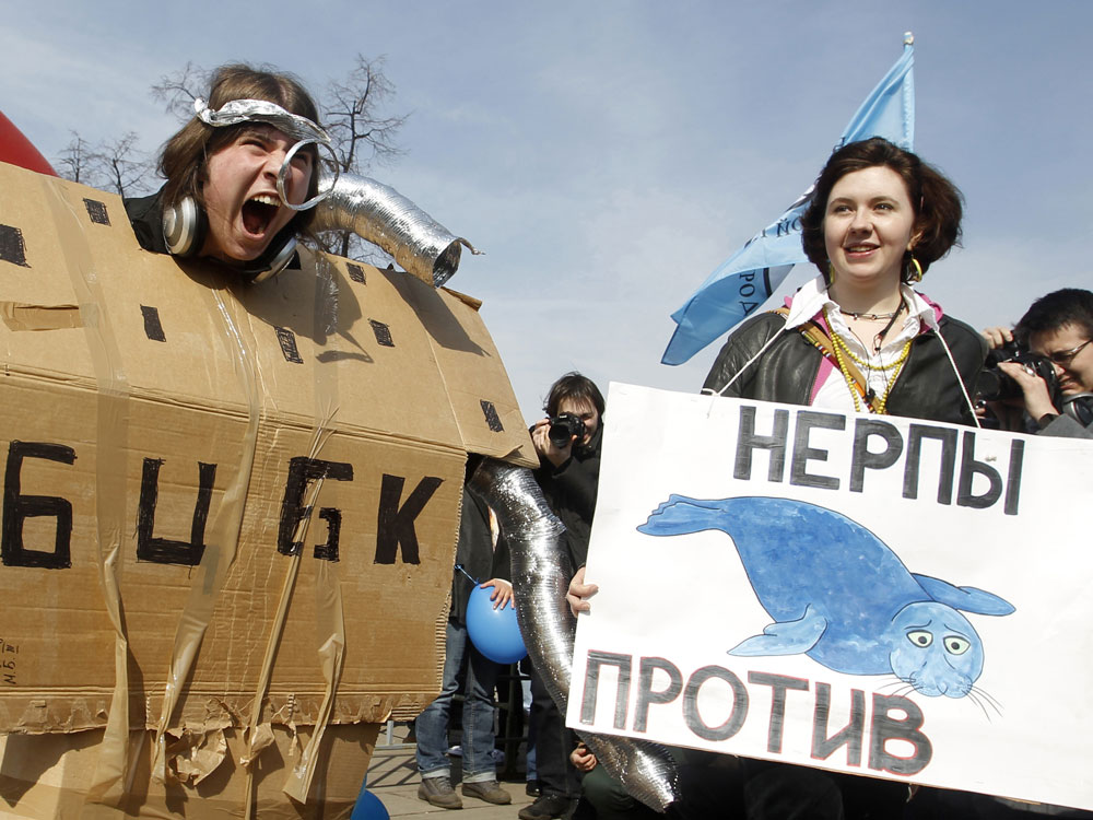 Environmentalists in Moscow protest reopening of Baikalsk paper mill