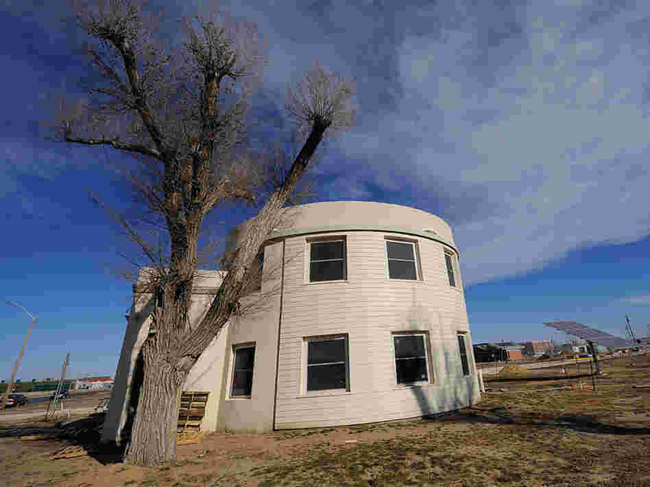 This silo-shape "green" house will be part of a chain of eco-homes in Greensburg, Kan.