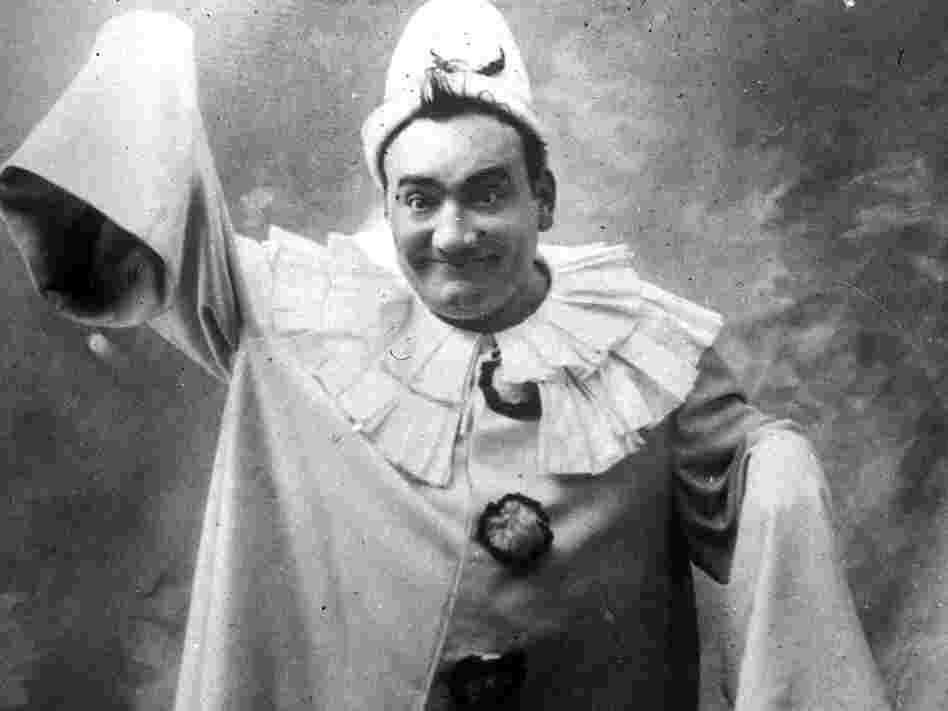 Tenor Enrico Caruso (circa 1910) as Pagliacci