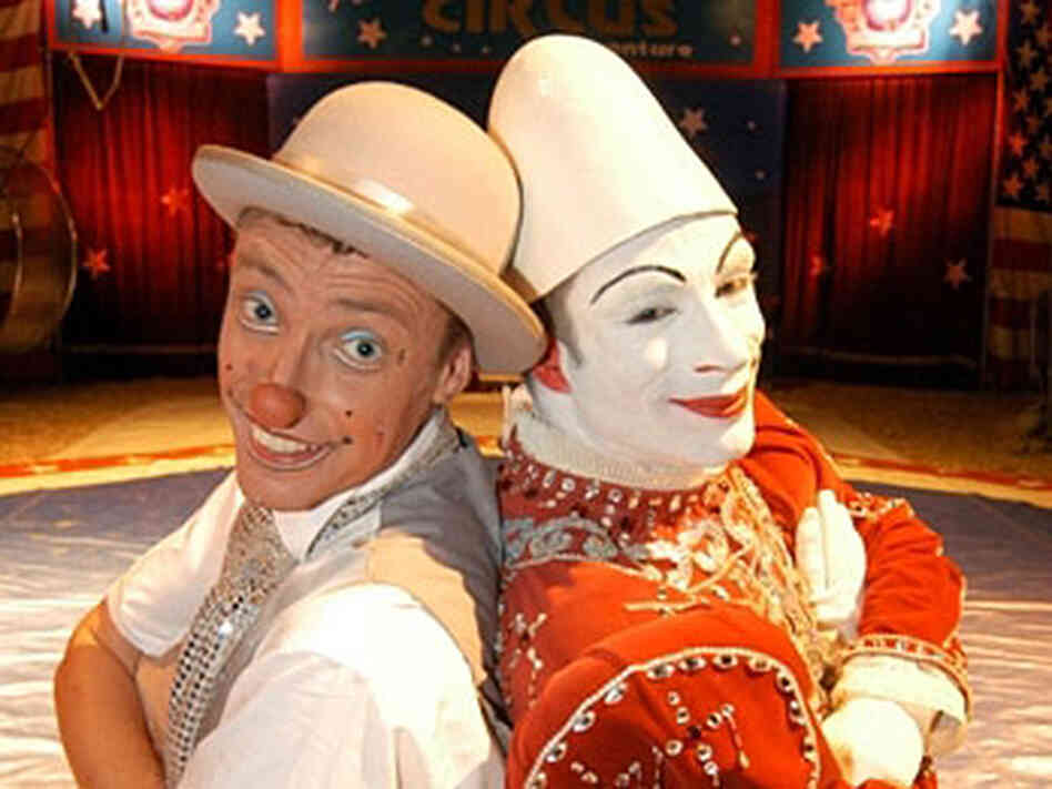 Paul Carpenter, aka Popol (right), and his clown friend Kakehole run pre-show therapy sessions. Paul Carpenter, aka Popol (right), and his clown friend Kakehole run pre-show therapy sessions.