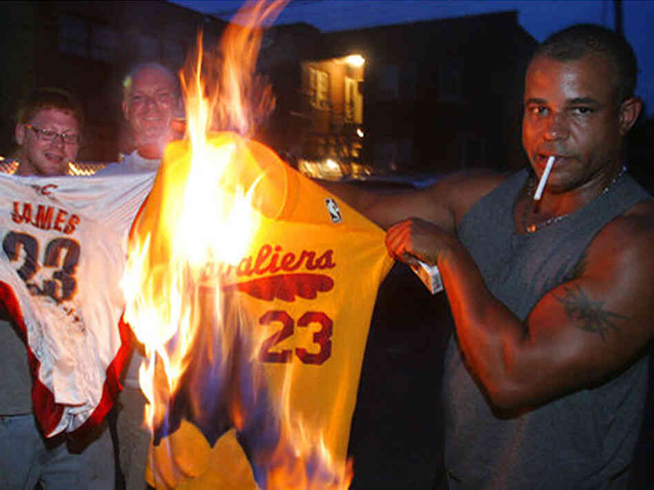 Cavs fans burned James's jerseys after his announcement