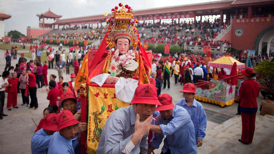 Worshippers of Mazu on Meizhou Island