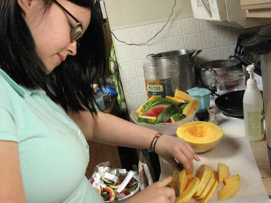 Beanna Williamson cuts melon