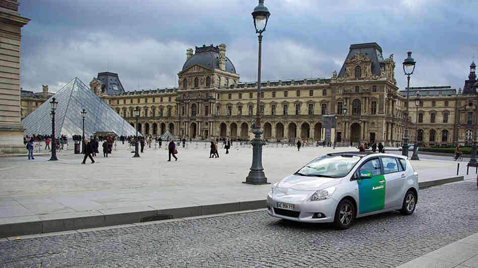 An Autolib car in Paris An Autolib car in Paris