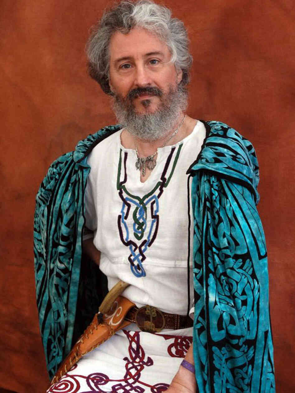 Issac Bonewits, founder and Archdruid Emeritus of Ár nDraíocht Féin: A Druid Fellowship. Issac Bonewits, founder and Archdruid Emeritus of Ár nDraíocht Féin: A Druid Fellowship.