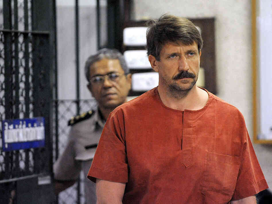 Alleged Russian arms dealer Viktor Bout heads to a hearing at the Criminal Court in Bangkok.