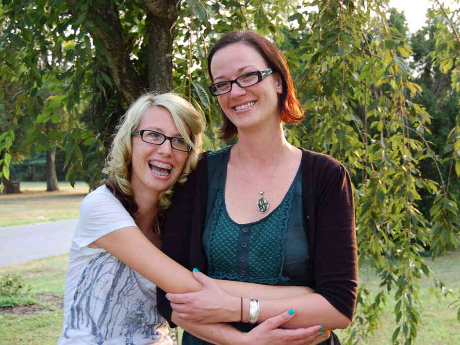 Taryn Cregon and her 13-year-old daughter Zoe