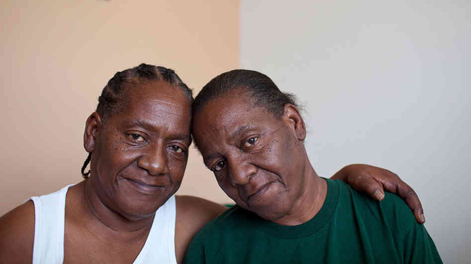 Bobbie Jennings (right) used to live next door to her twin sister, Gloria Williams.