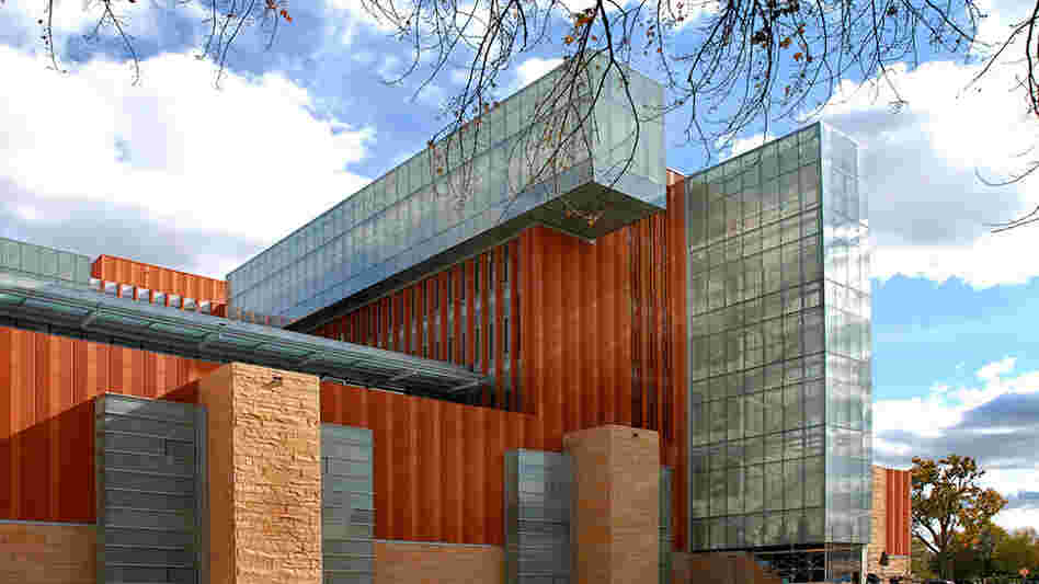 The Ross School of Business building at the University of Michigan has environmentally friendly technology.