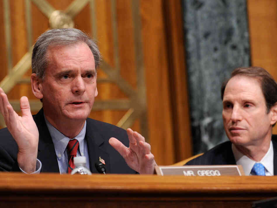 Republican Sen. Judd Gregg and Democrat Sen. Ron Wyden