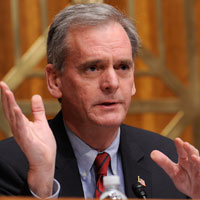 Republican Sen. Judd Gregg and Democrat Sen. Ron Wyden