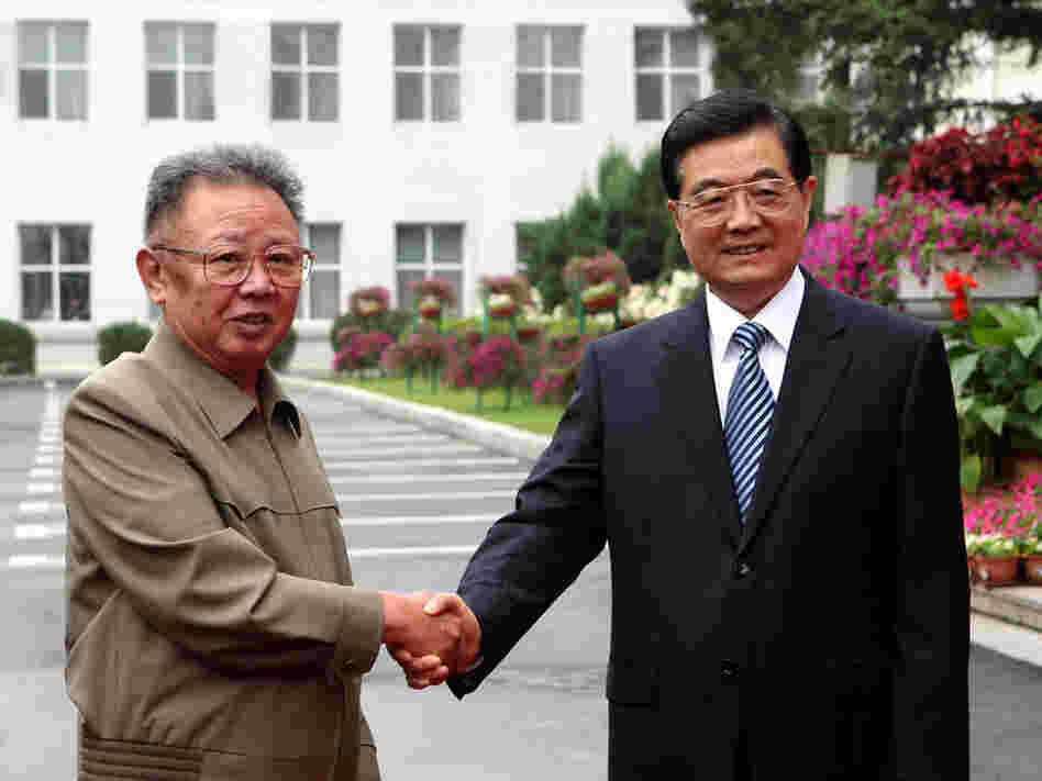 North Korean leader Kim Jong Il (left) and Chinese President Hu Jintao