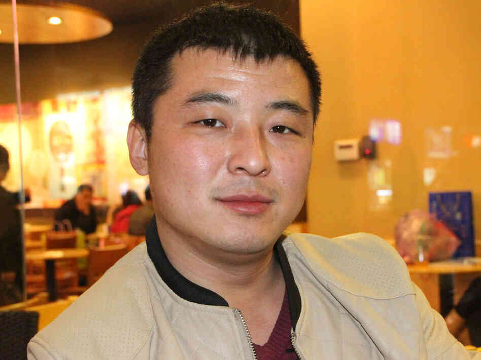 Li Xuefeng, a 31-year-old divorced man, has set up an online club for those whose marriages have failed