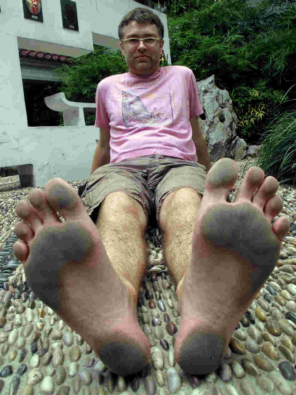 Arthur Jones, 'Sole Man,' living a year of his life barefoot in China