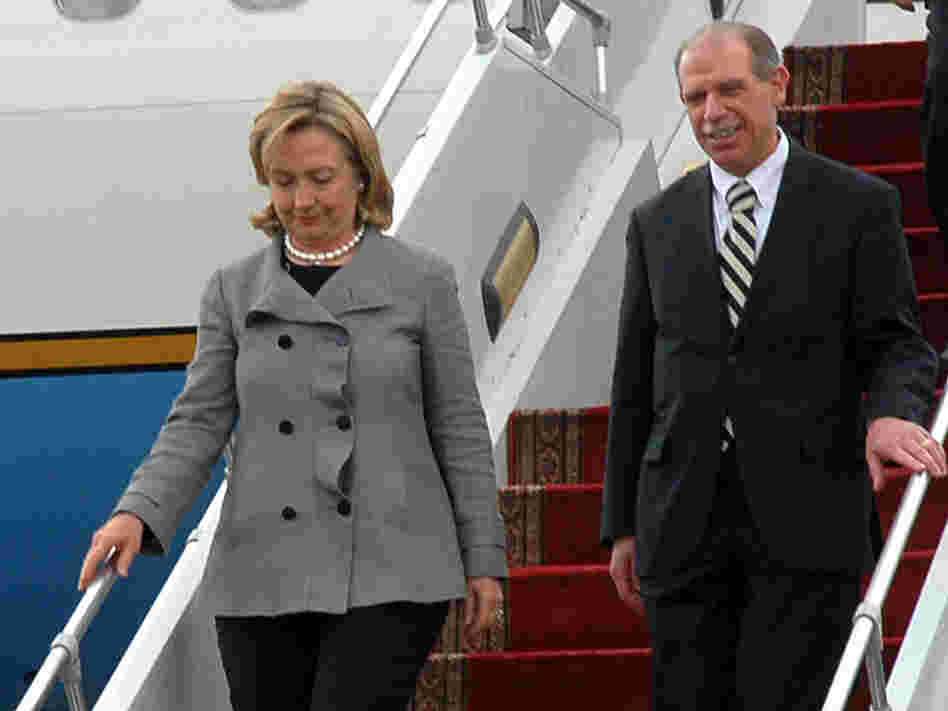 U.S .Secretary of State Hillary Clinton arrives at Sanaa