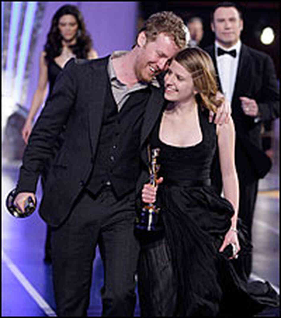 Glen Hansard and Marketa Irglova leave the Oscar stage Glen Hansard and Marketa Irglova leave the Oscar stage