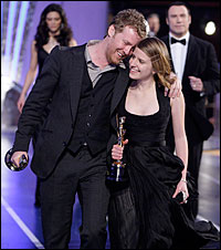 Glen Hansard and Marketa Irglova leave the Oscar stage