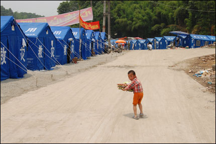 Boy in Xiang'e tent camp