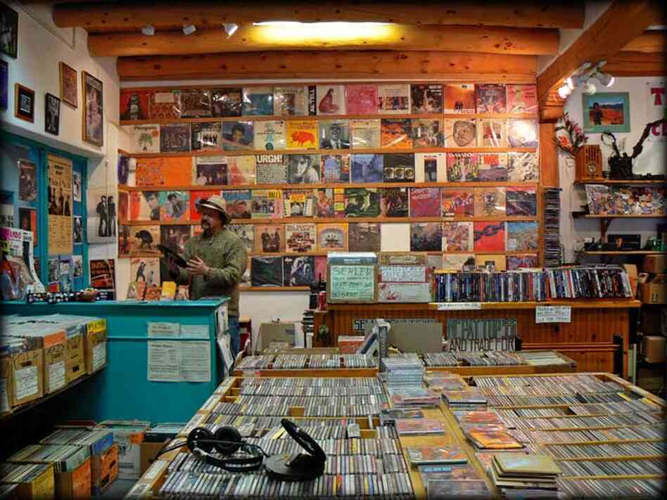 Store_01.jpg Store_01.jpg