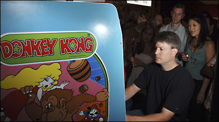 Steve Wiebe plays Donkey Kong