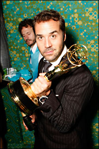 Jeremy Piven clutches an Emmy in 2008