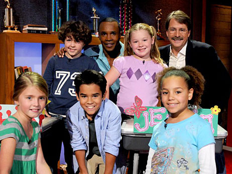 Jeff Foxworthy, Sugar Ray Leonard, and the kids on Fox's 'Are You Smarter Than A 5th Grader?'.