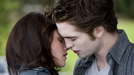 Kristen Stewart and Robert Pattinson in 'New Moon'