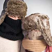 A couple bundled up in winter gear.