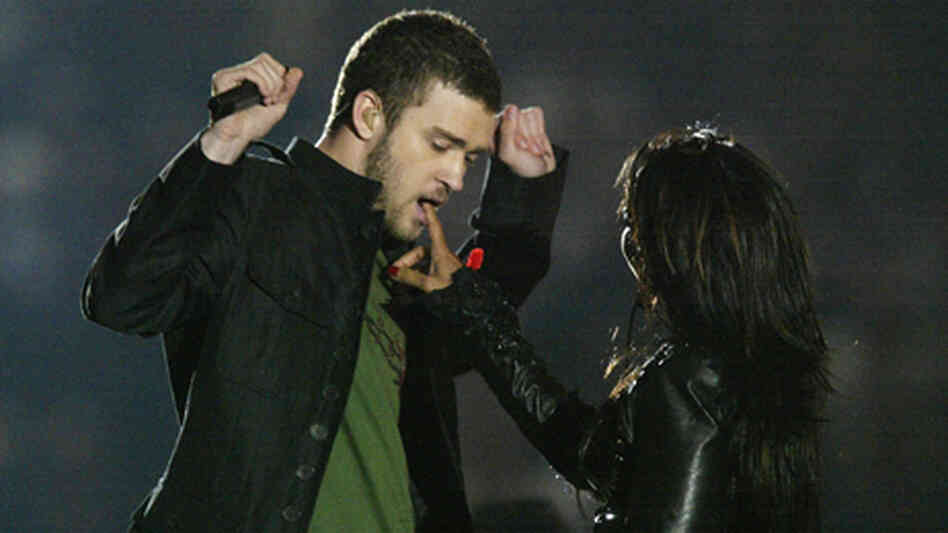 Justin Timberlake and Janet Jackson perform at the 2004 Super Bowl. Justin Timberlake and Janet Jackson perform at the 2004 Super Bowl.