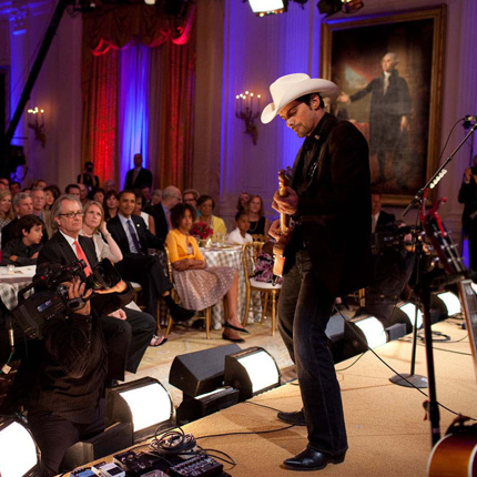Brad Paisley performs for the president.