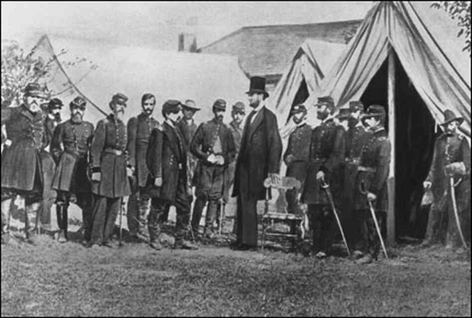 lincoln_antietam.jpg lincoln_antietam.jpg