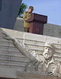 raul_fidelcastro.jpg