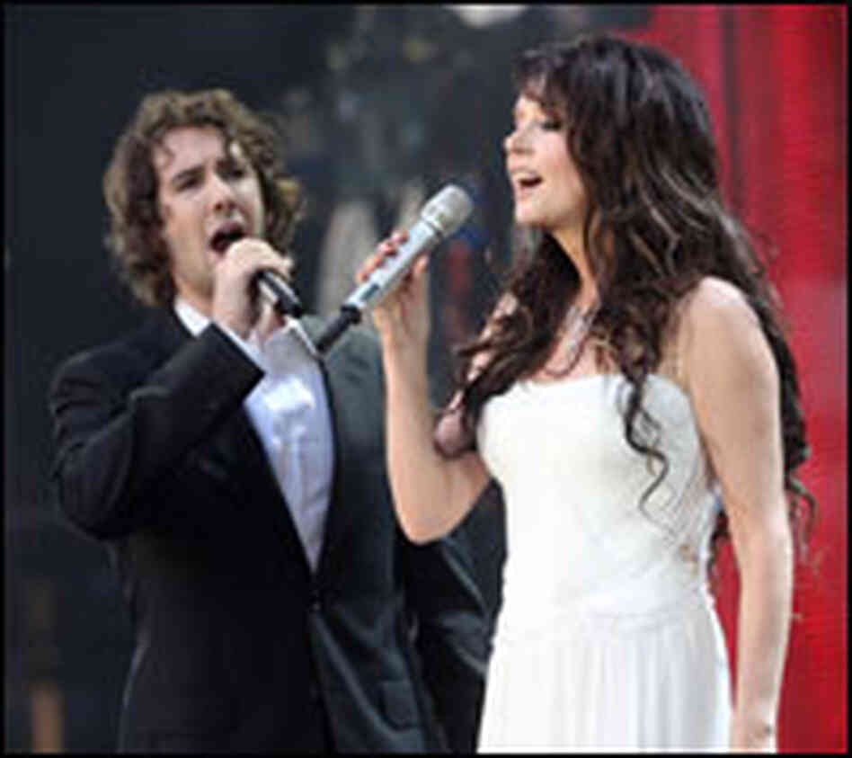 Josh Groban and Sarah Brightman perform at the Concert for Diana in London in 2007. Josh Groban and Sarah Brightman perform at the Concert for Diana in London in 2007.