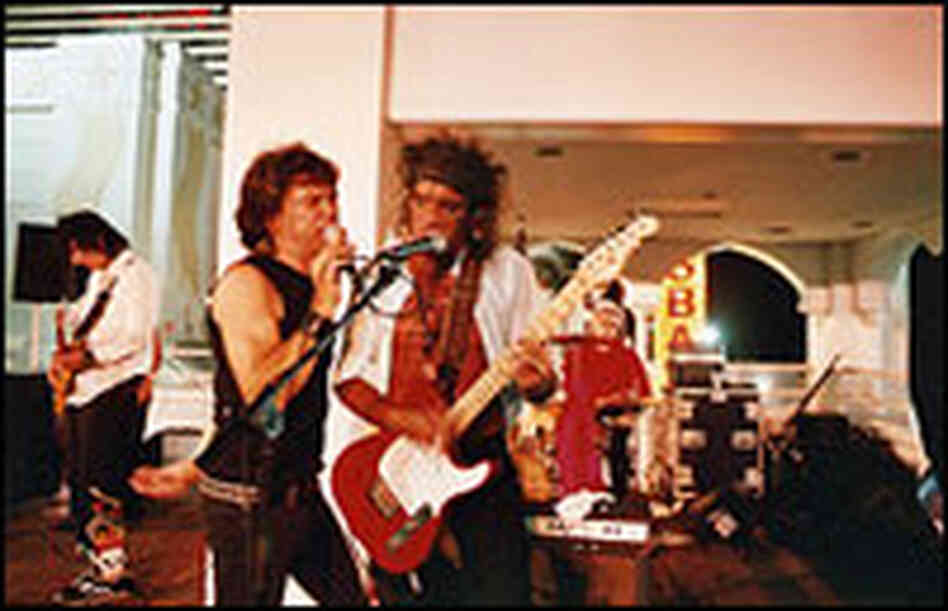 Sticky Fingers on stage in Atlantic City. (August 2006) Sticky Fingers on stage in Atlantic City. (August 2006)
