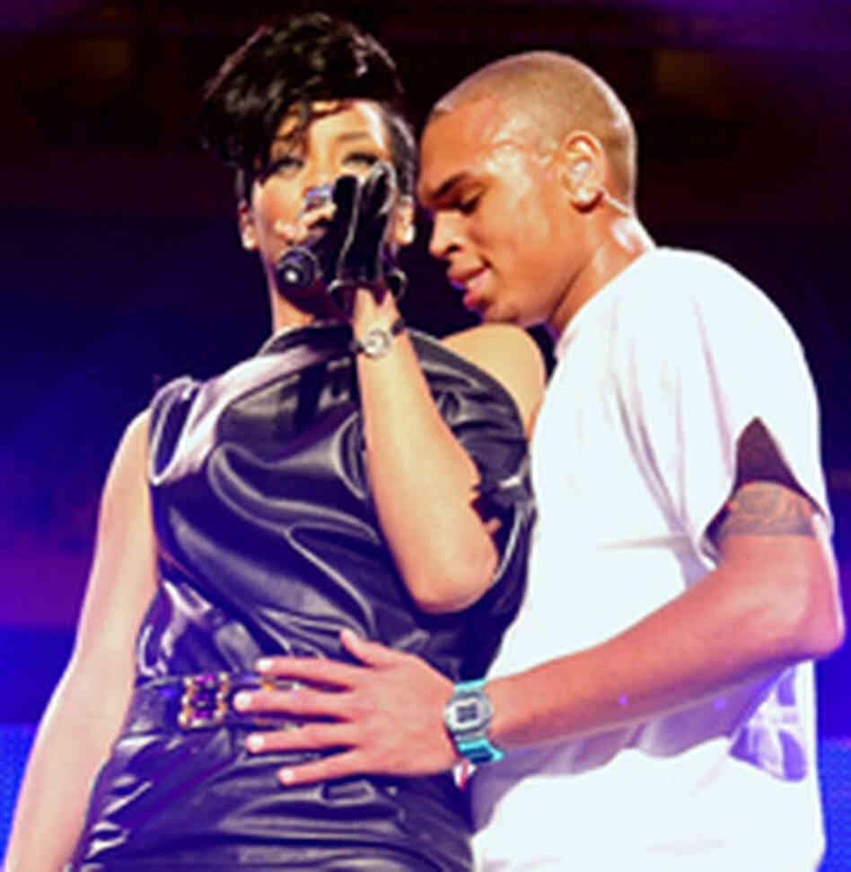 Singers Rihanna and Chris Brown perform on stage during Z100's Jingle Ball at Madison Square Garde Singers Rihanna and Chris Brown perform on stage during Z100's Jingle Ball at Madison Square Garde