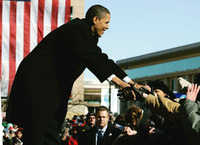 Obama greets crowd
