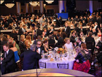  Stars mingle during the 2007 Golden Globes.