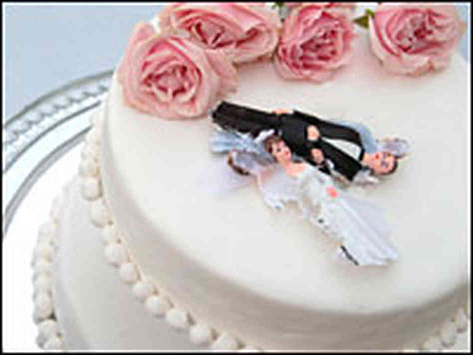 Broken figurines on a wedding cake Broken figurines on a wedding cake