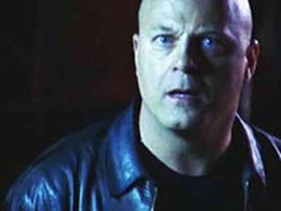 Michael Chiklis as Det. Vic Mackey Michael Chiklis as Det. Vic Mackey