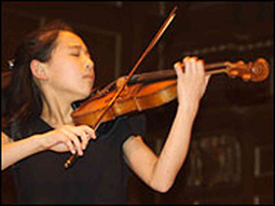 Violinist Anna Lee Violinist Anna Lee
