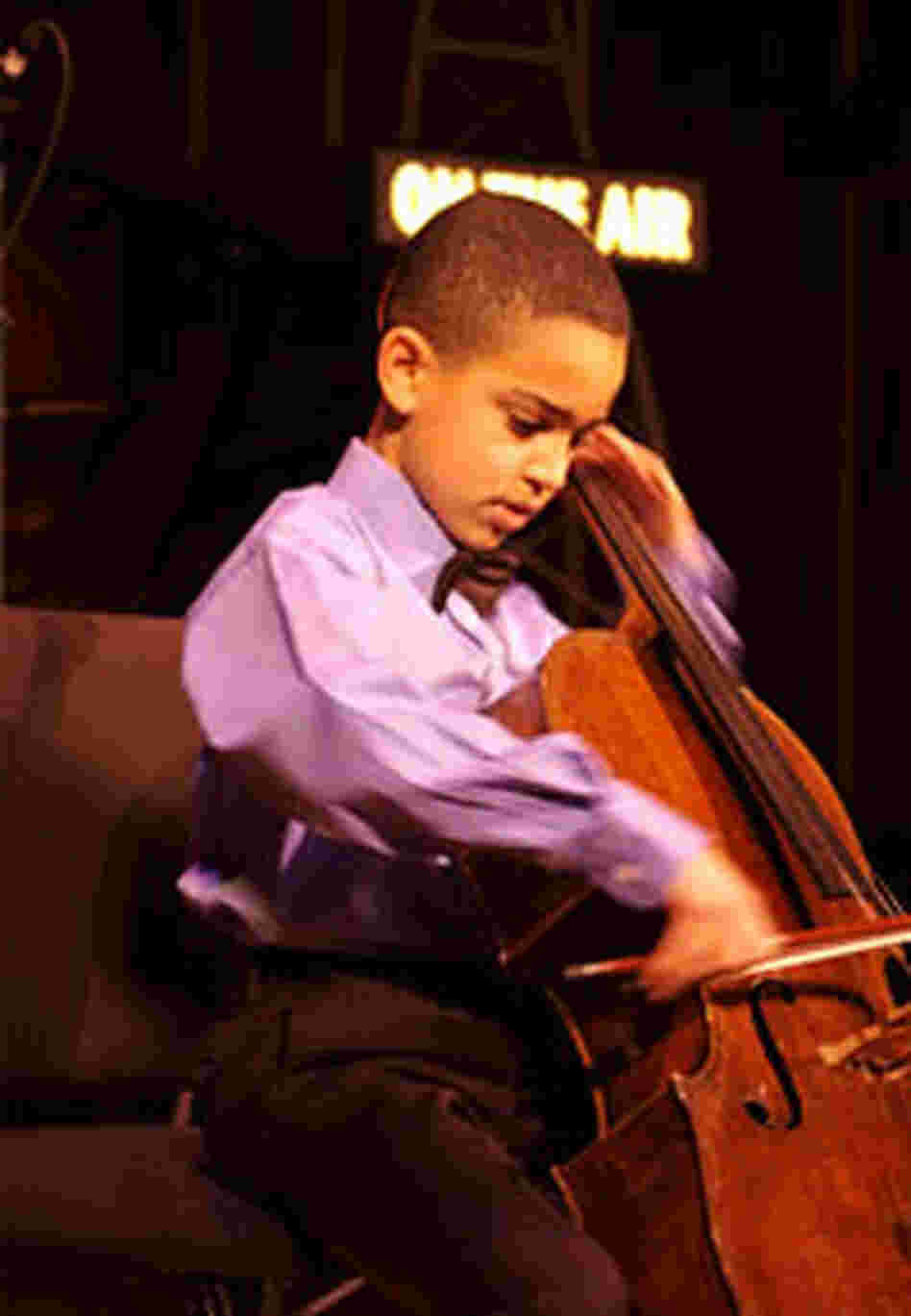Cellist Lev Mamuya Cellist Lev Mamuya