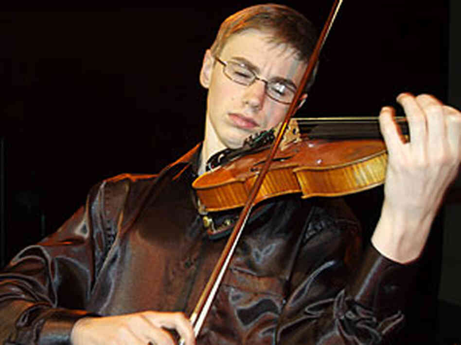 Violinist Kenneth Renshaw