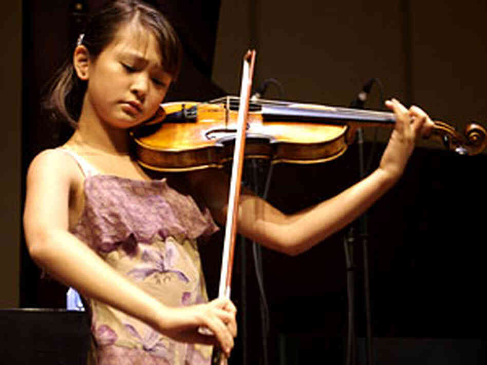 Violinist Simone Porter Violinist Simone Porter