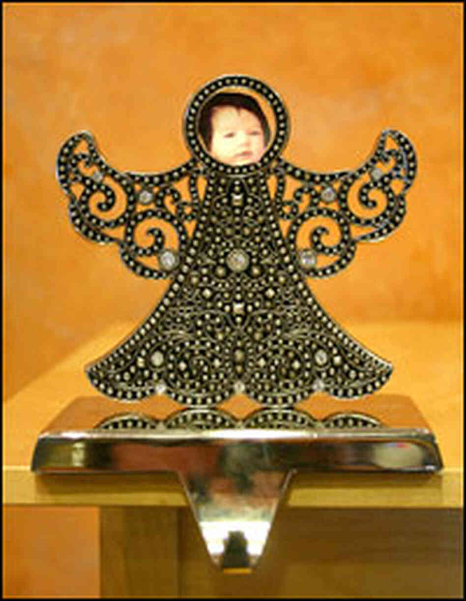 Suri Cruise's head on an ornament Suri Cruise's head on an ornament