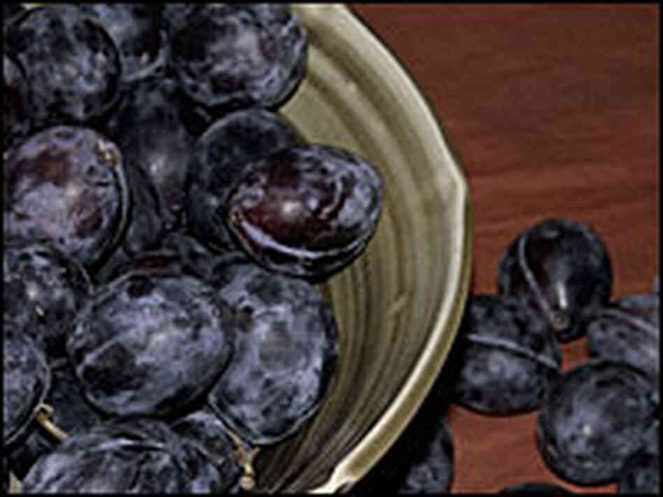 Italian prune plums